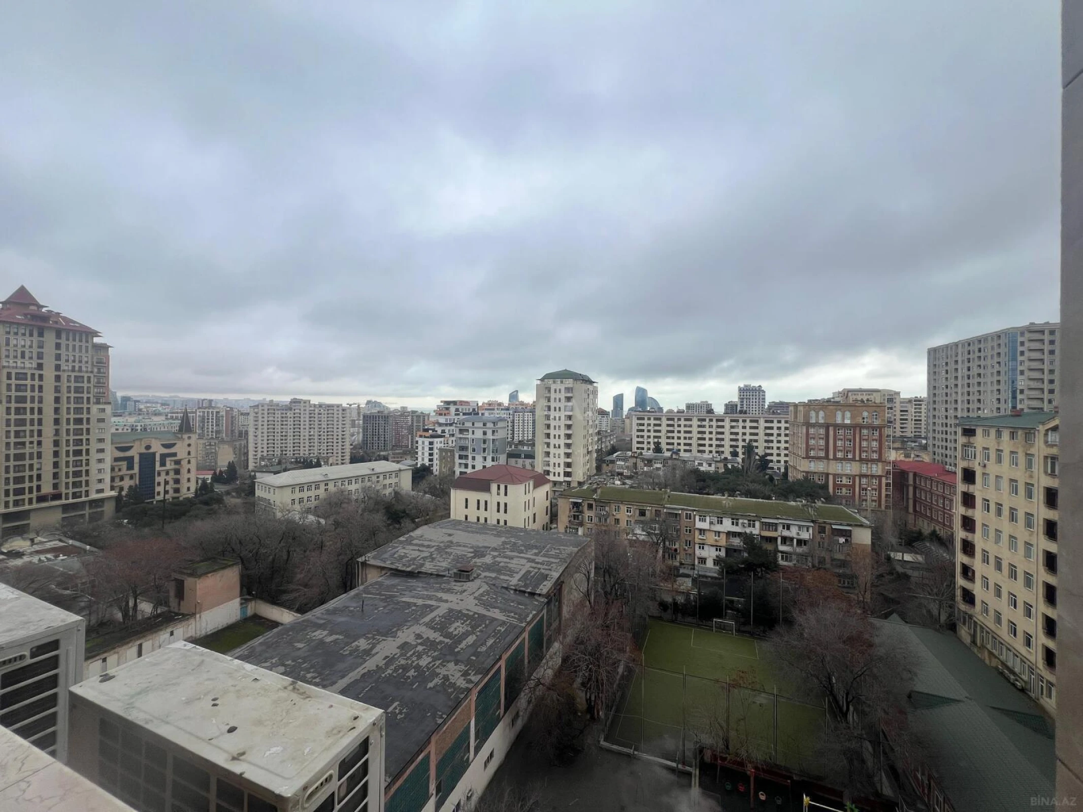 Satılır 4 otaqlı mənzil 220 m²