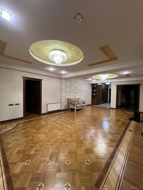 Satılır 4 otaqlı mənzil 220 m²