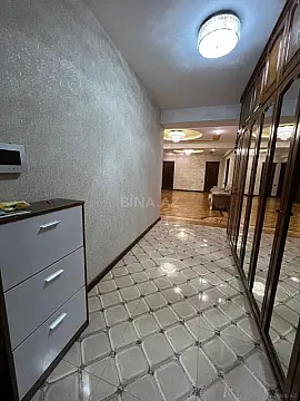Satılır 4 otaqlı mənzil 220 m²