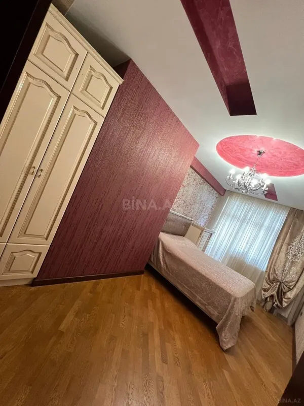 Satılır 4 otaqlı mənzil 220 m²