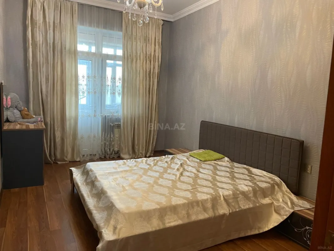 Kirayə verilir 4 otaqlı mənzil 180 m²