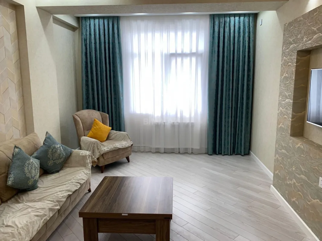 Kirayə verilir 2 otaqlı mənzil 80 m²