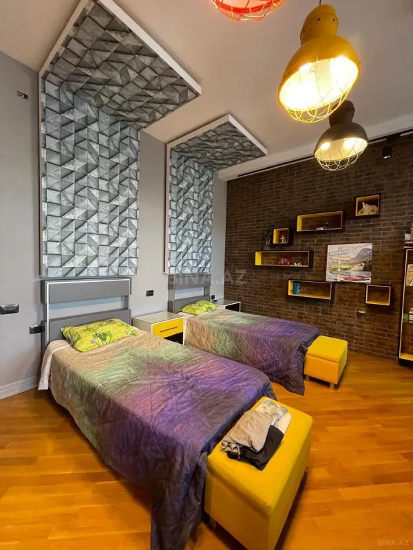 Satılır 9 otaqlı həyət evi 600 m²