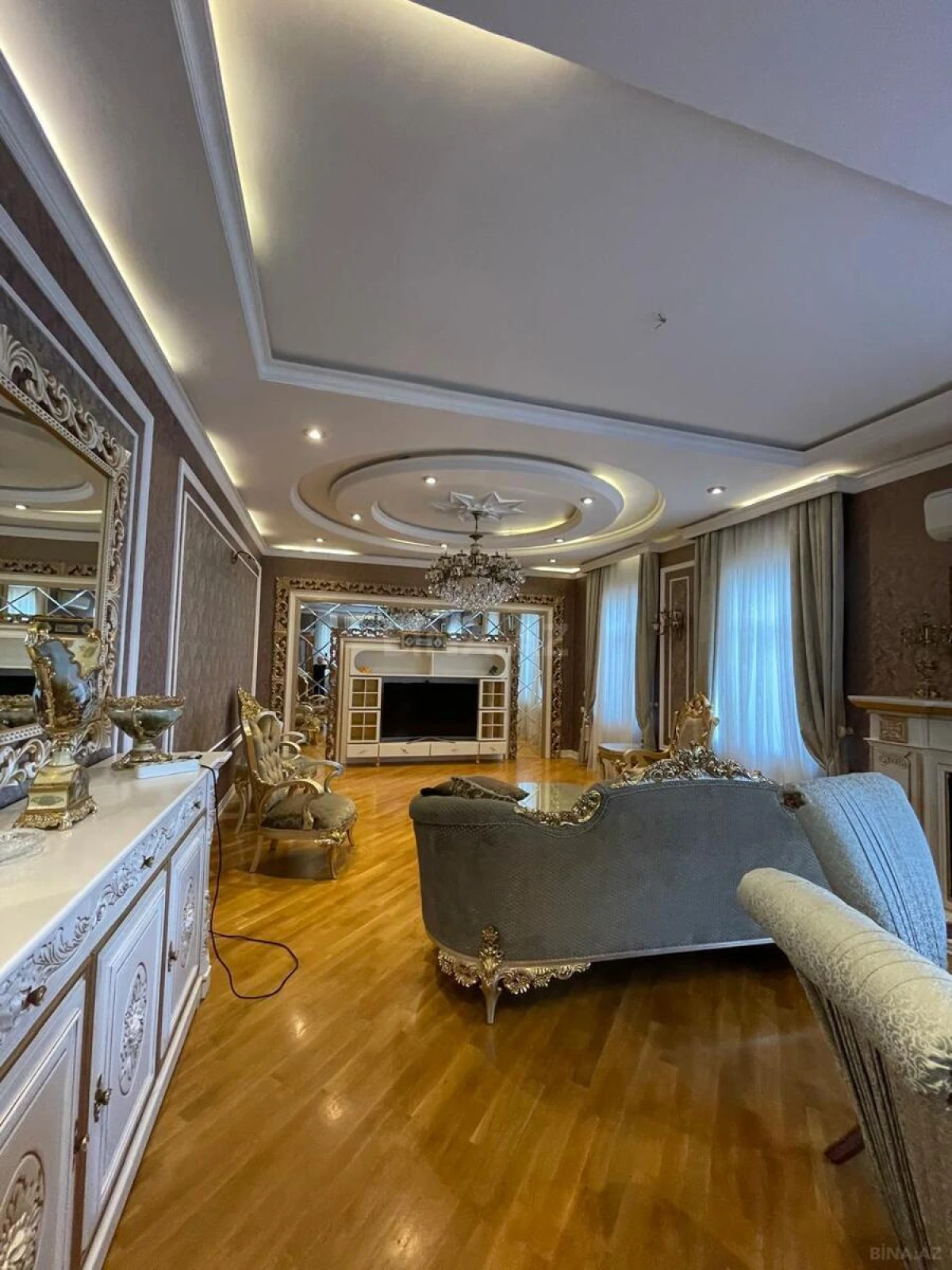 Satılır 9 otaqlı həyət evi 600 m²