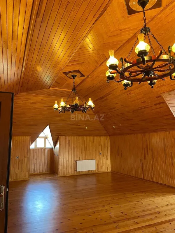 Satılır 9 otaqlı həyət evi 600 m²