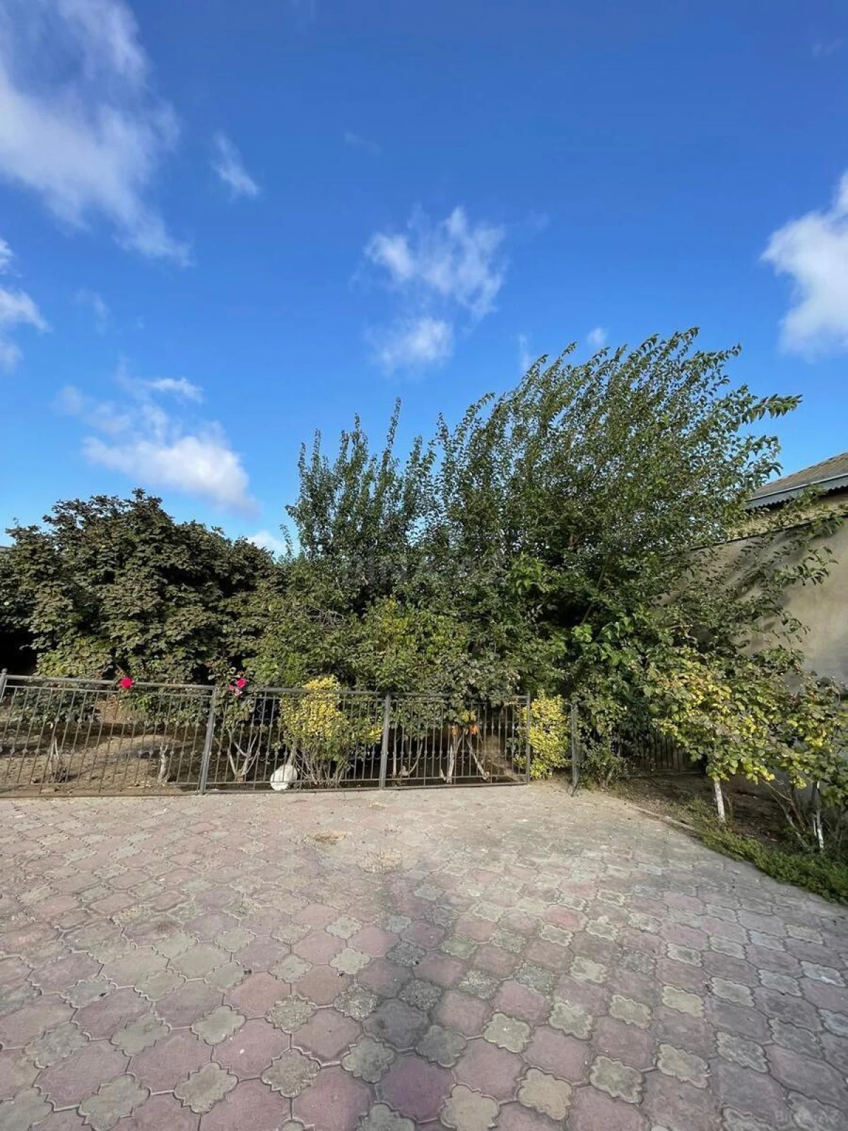 Satılır 9 otaqlı həyət evi 600 m²