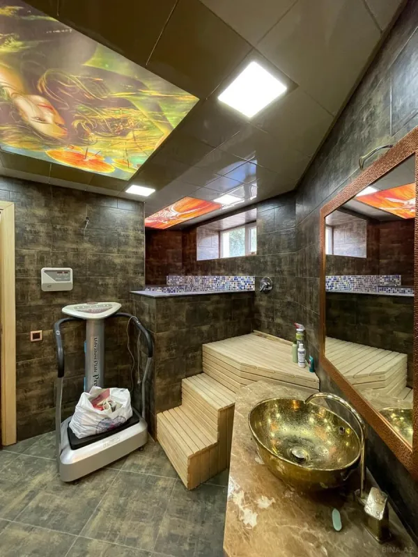 Satılır 9 otaqlı həyət evi 600 m²