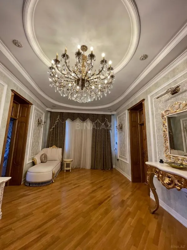 Satılır 9 otaqlı həyət evi 600 m²