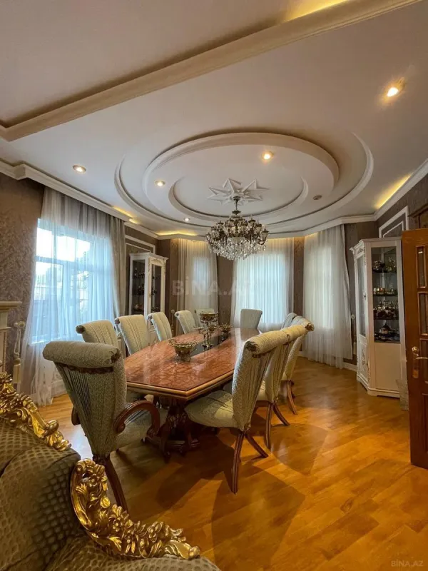 Satılır 9 otaqlı həyət evi 600 m²