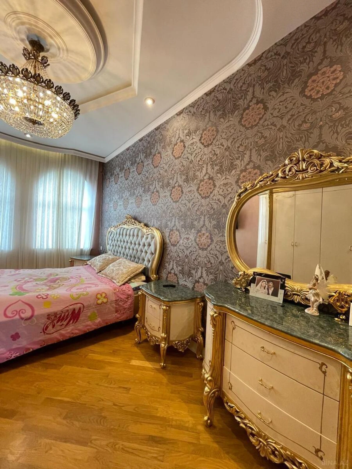 Satılır 9 otaqlı həyət evi 600 m²