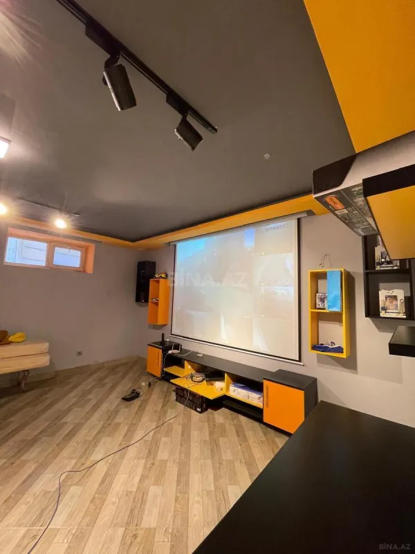 Satılır 9 otaqlı həyət evi 600 m²