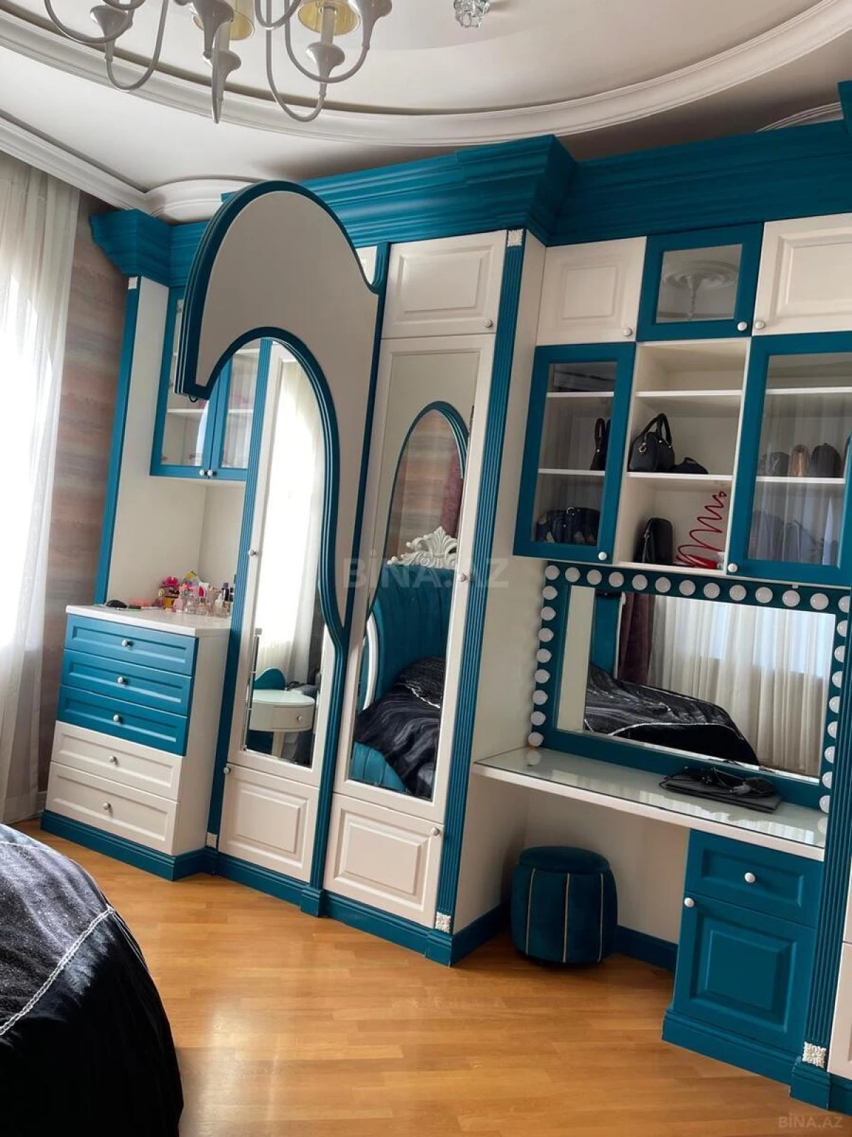 Satılır 9 otaqlı həyət evi 600 m²