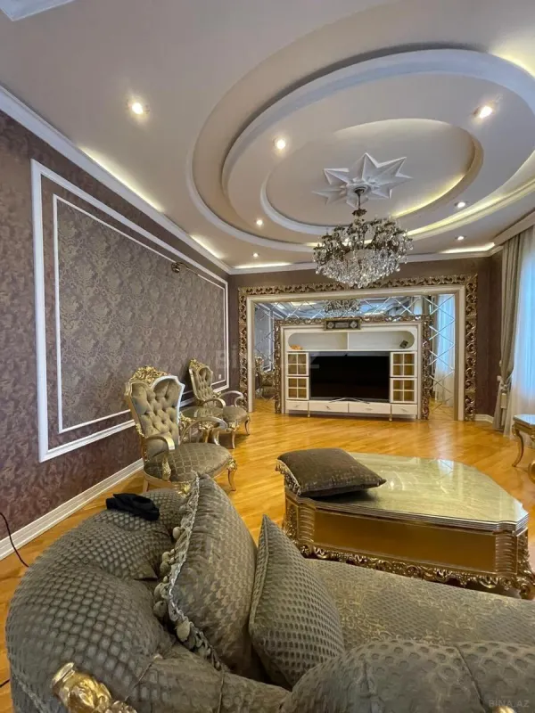 Satılır 9 otaqlı həyət evi 600 m²