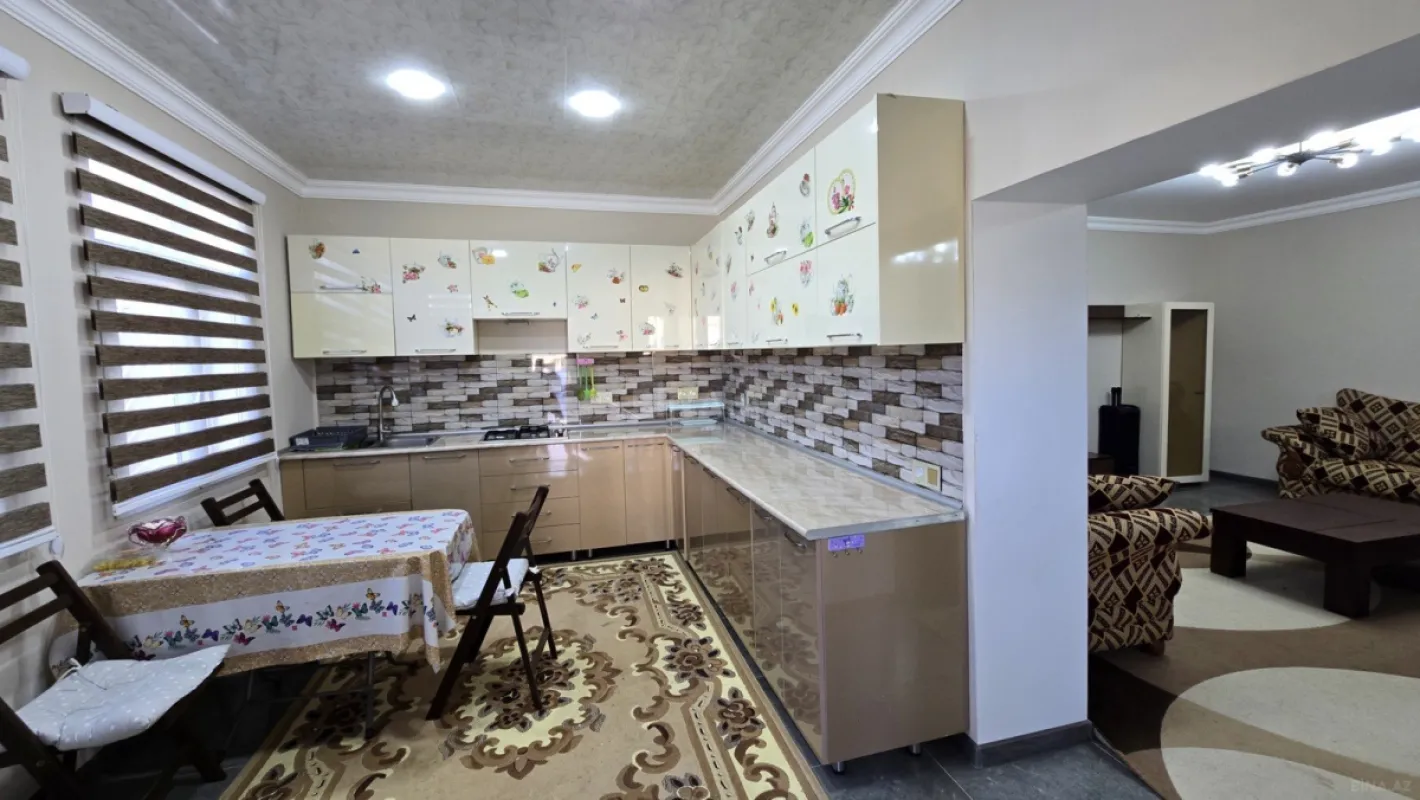 Satılır 5 otaqlı həyət evi 180 m²