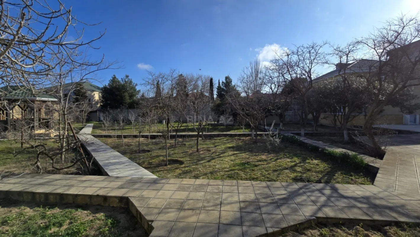 Satılır 5 otaqlı həyət evi 180 m²