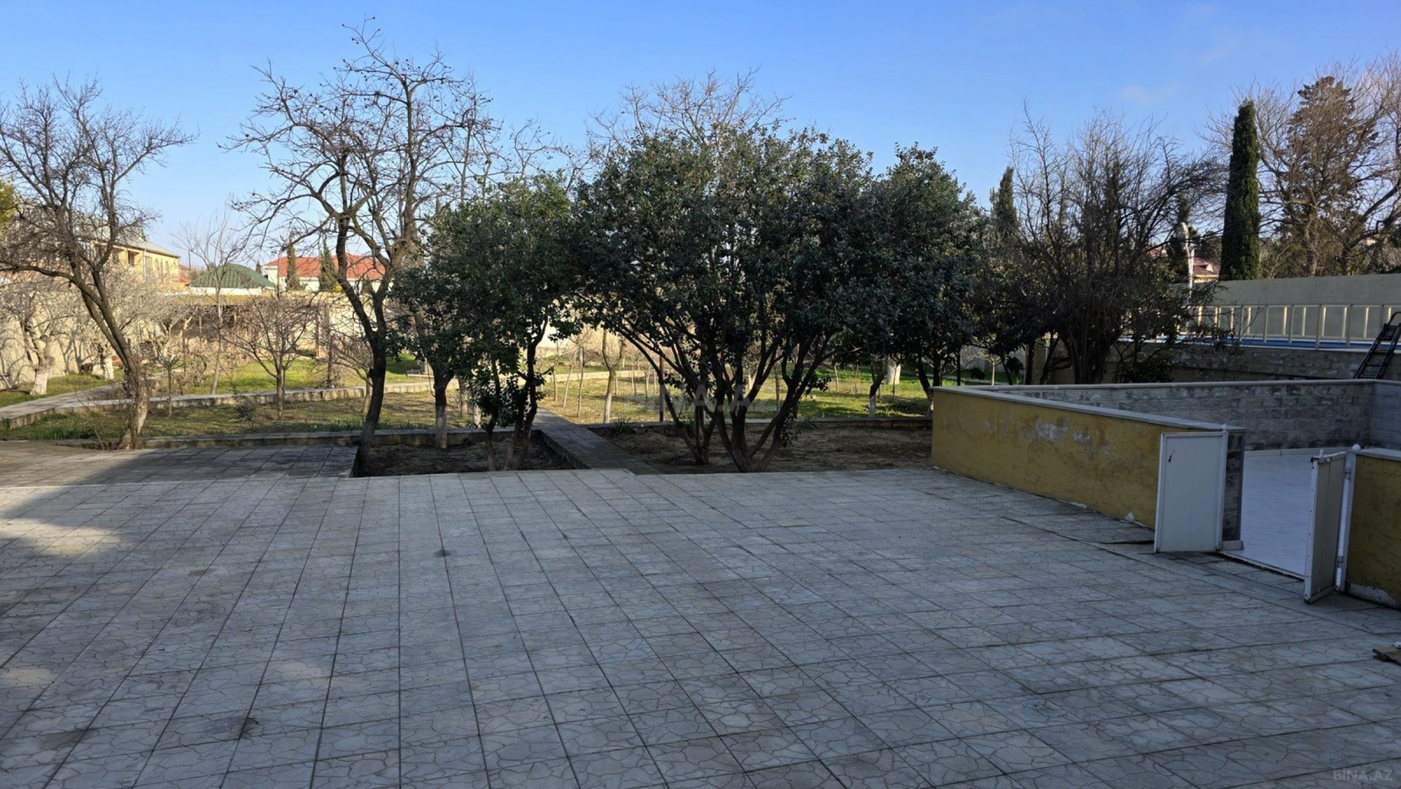 Satılır 5 otaqlı həyət evi 180 m²