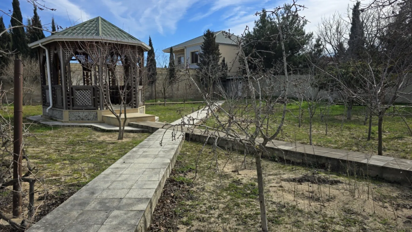 Satılır 5 otaqlı həyət evi 180 m²