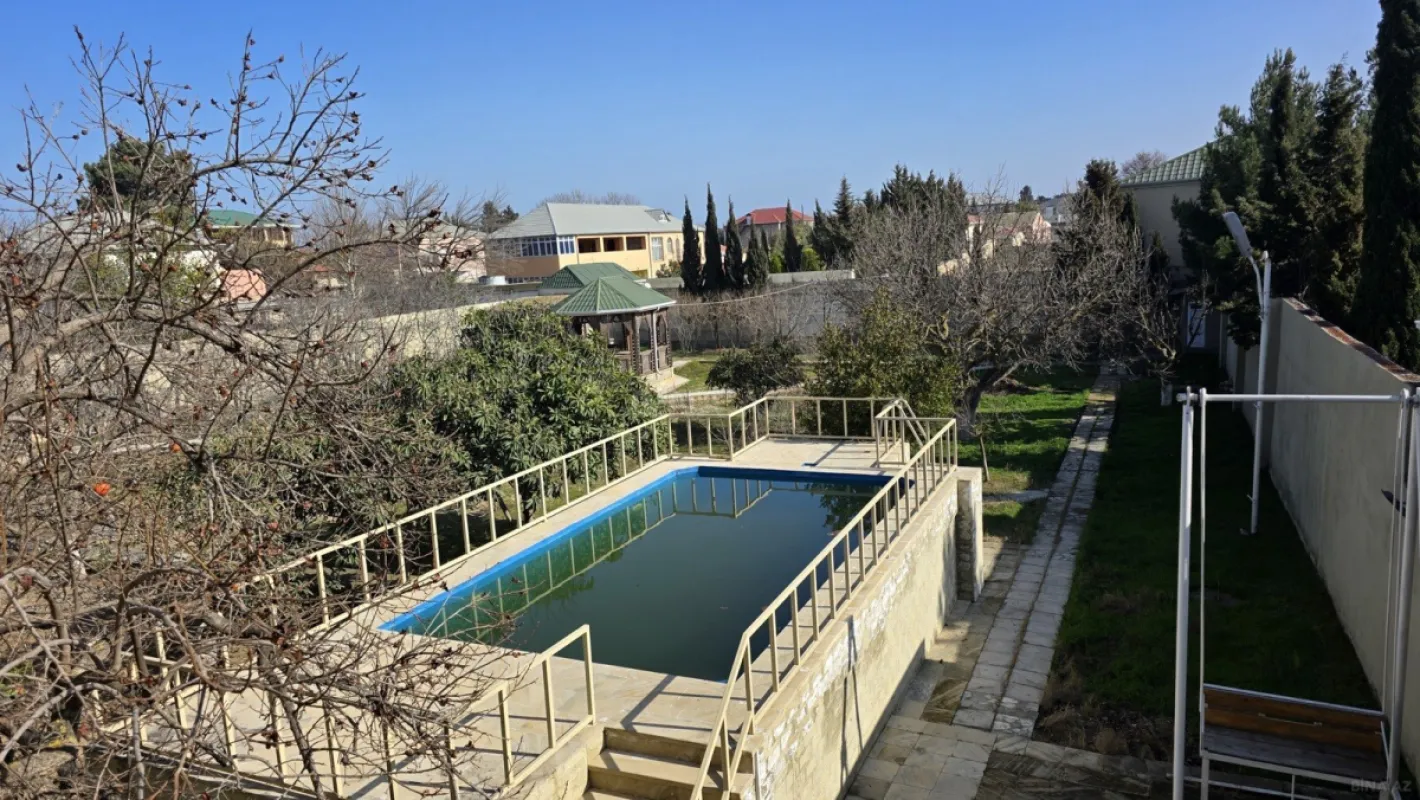 Satılır 5 otaqlı həyət evi 180 m²