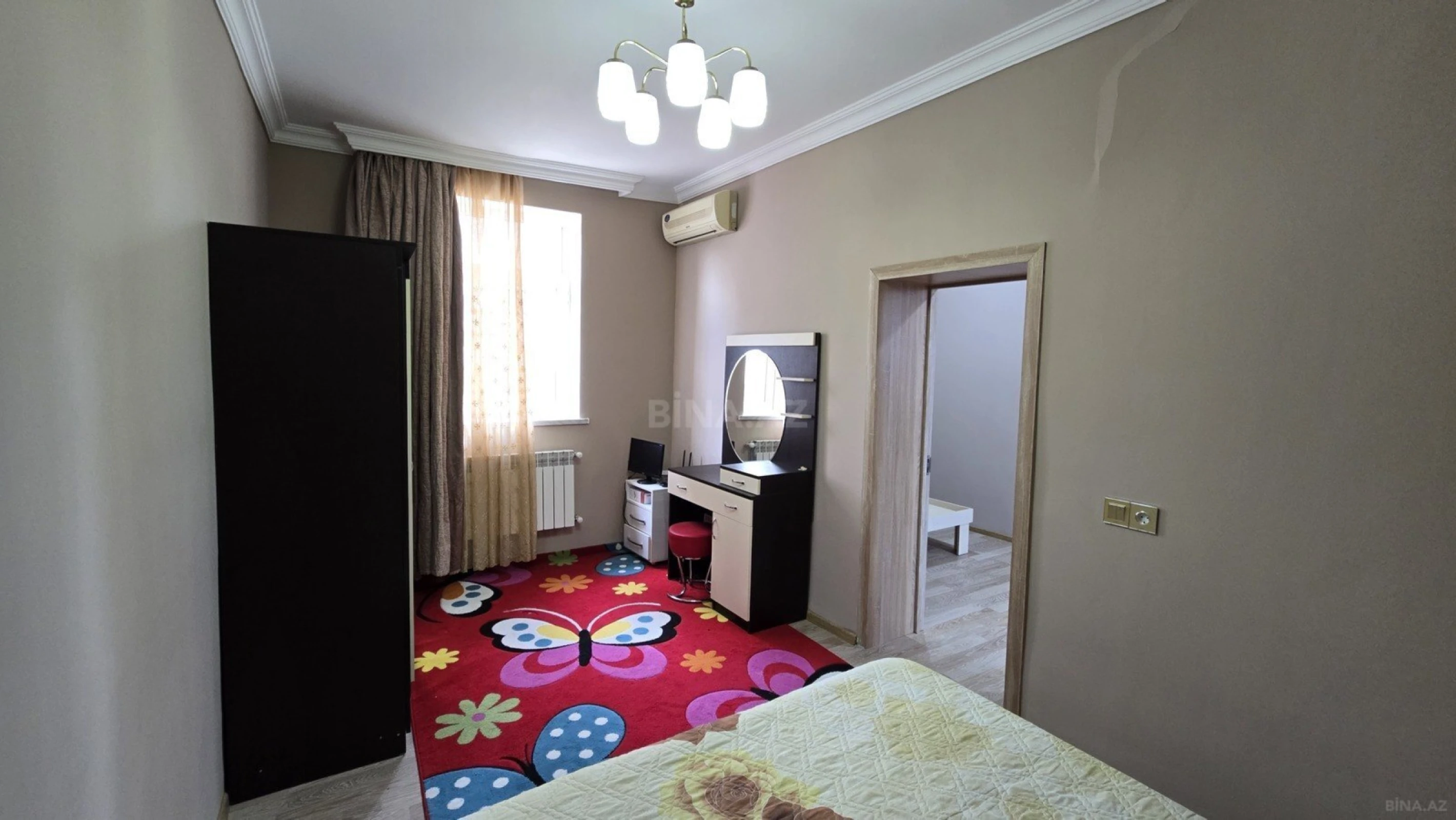 Satılır 5 otaqlı həyət evi 180 m²