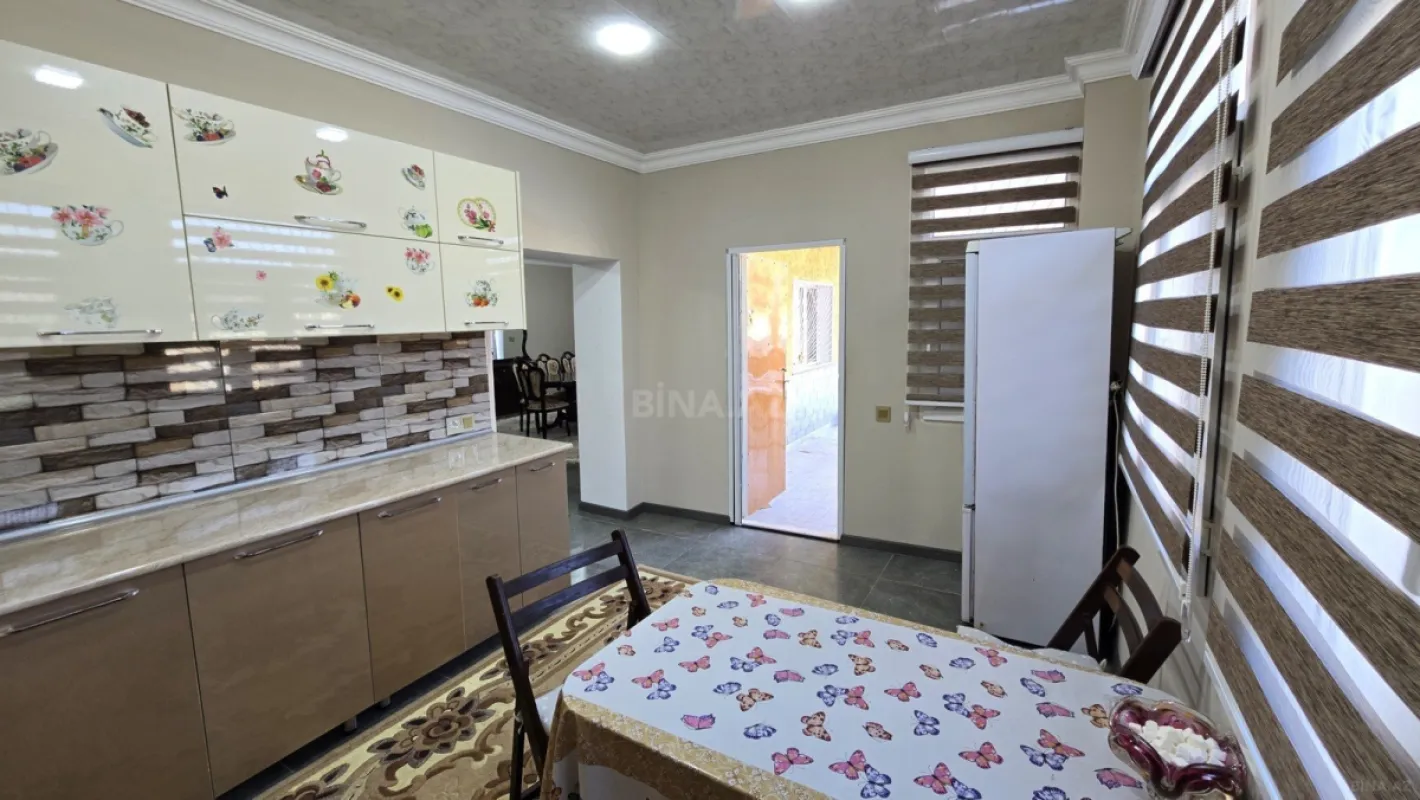 Satılır 5 otaqlı həyət evi 180 m²
