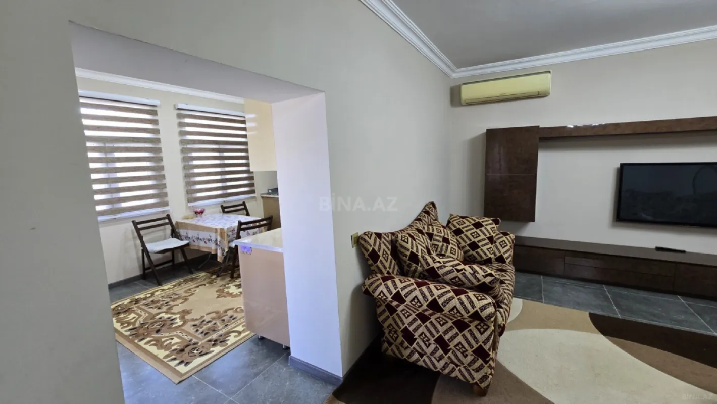 Satılır 5 otaqlı həyət evi 180 m²