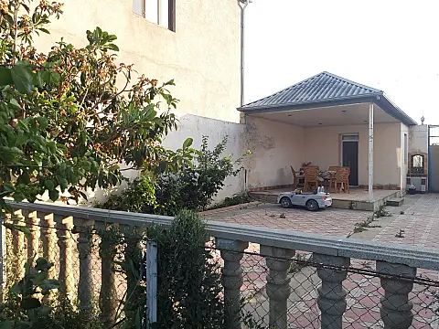 Satılır 5 otaqlı həyət evi 160 m²