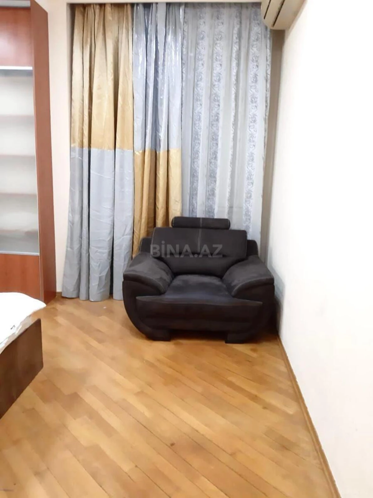 Satılır 4 otaqlı mənzil 170 m²