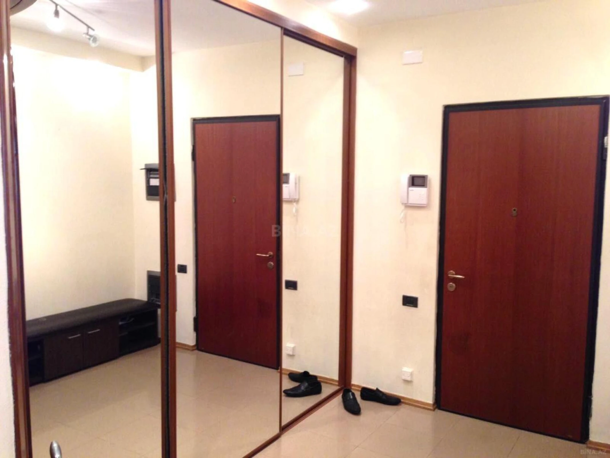 Satılır 4 otaqlı mənzil 170 m²