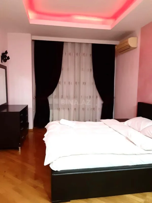 Satılır 4 otaqlı mənzil 170 m²