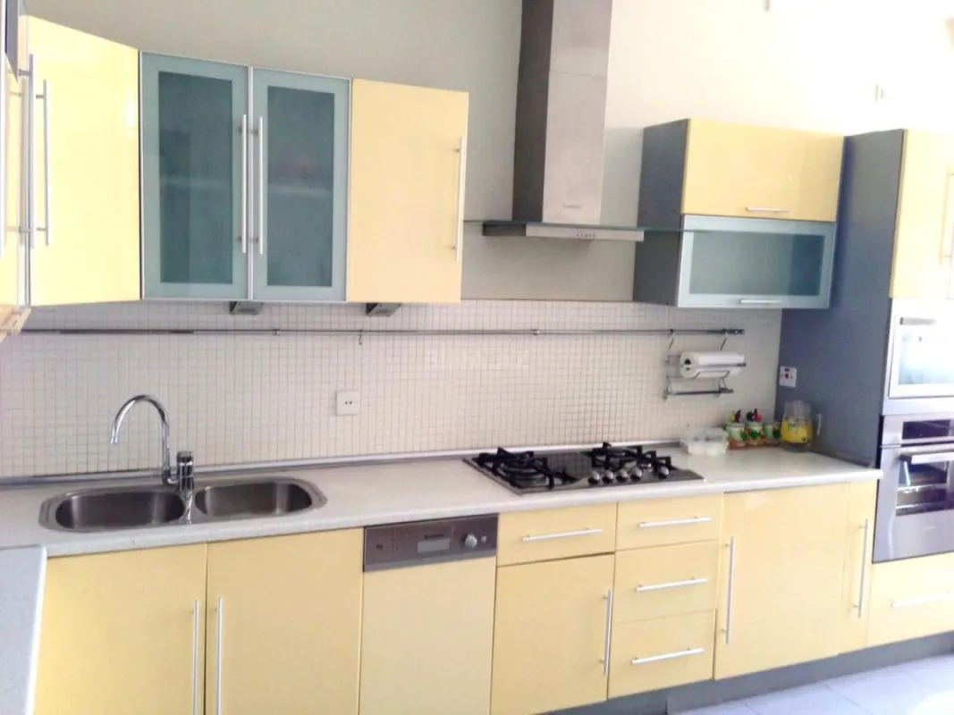 Satılır 4 otaqlı mənzil 170 m²