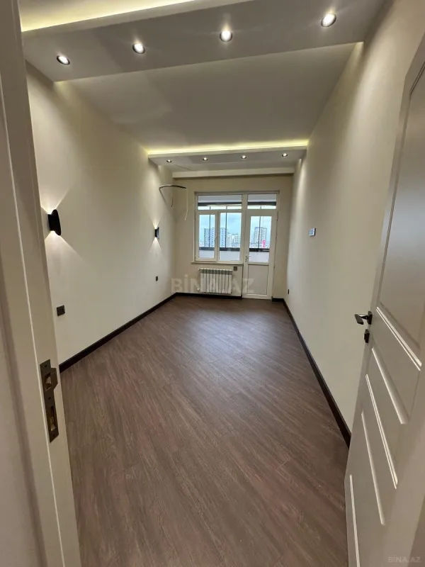 Satılır 3 otaqlı mənzil 135 m²