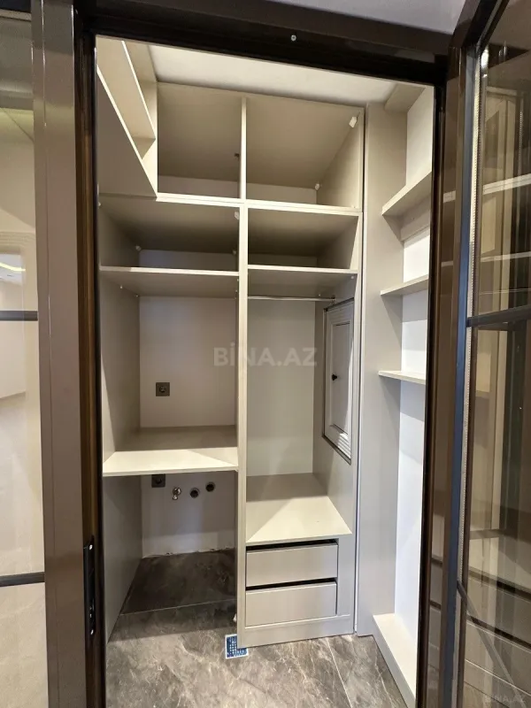 Satılır 3 otaqlı mənzil 135 m²