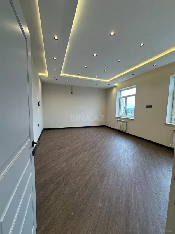 Satılır 3 otaqlı mənzil 135 m²