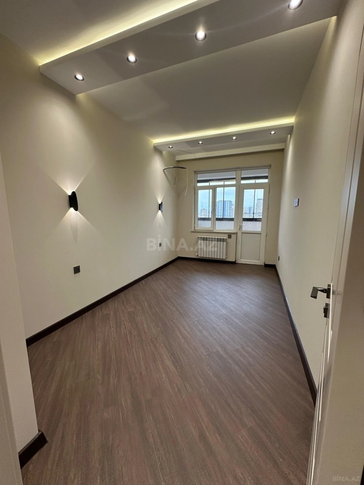 Satılır 3 otaqlı mənzil 135 m²