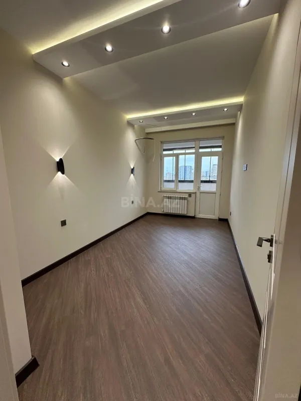 Satılır 3 otaqlı mənzil 135 m²