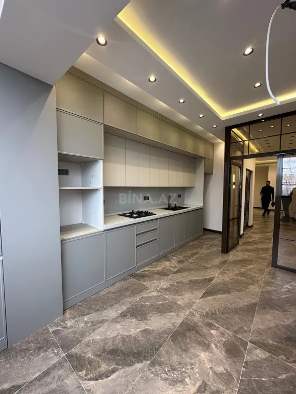 Satılır 3 otaqlı mənzil 135 m²