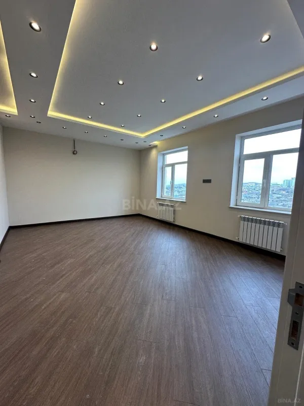 Satılır 3 otaqlı mənzil 135 m²