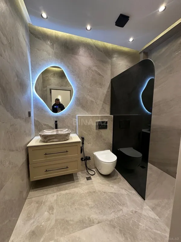 Satılır 3 otaqlı mənzil 135 m²