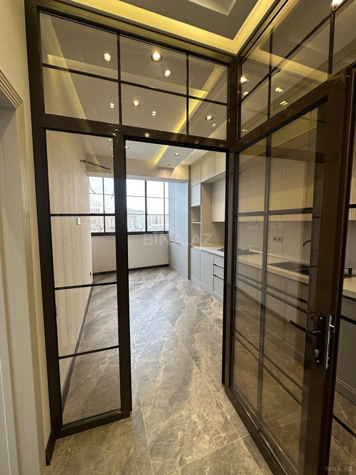 Satılır 3 otaqlı mənzil 135 m²