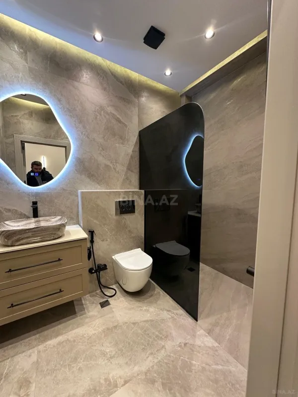 Satılır 3 otaqlı mənzil 135 m²