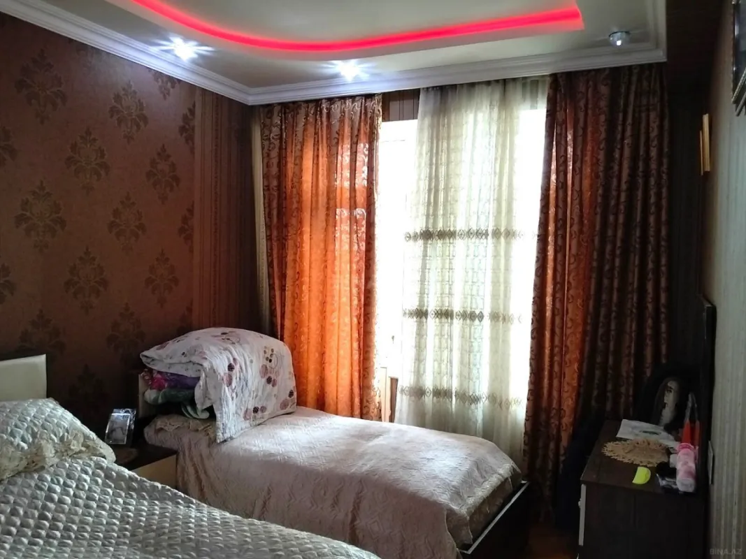 Satılır 4 otaqlı mənzil 150 m²