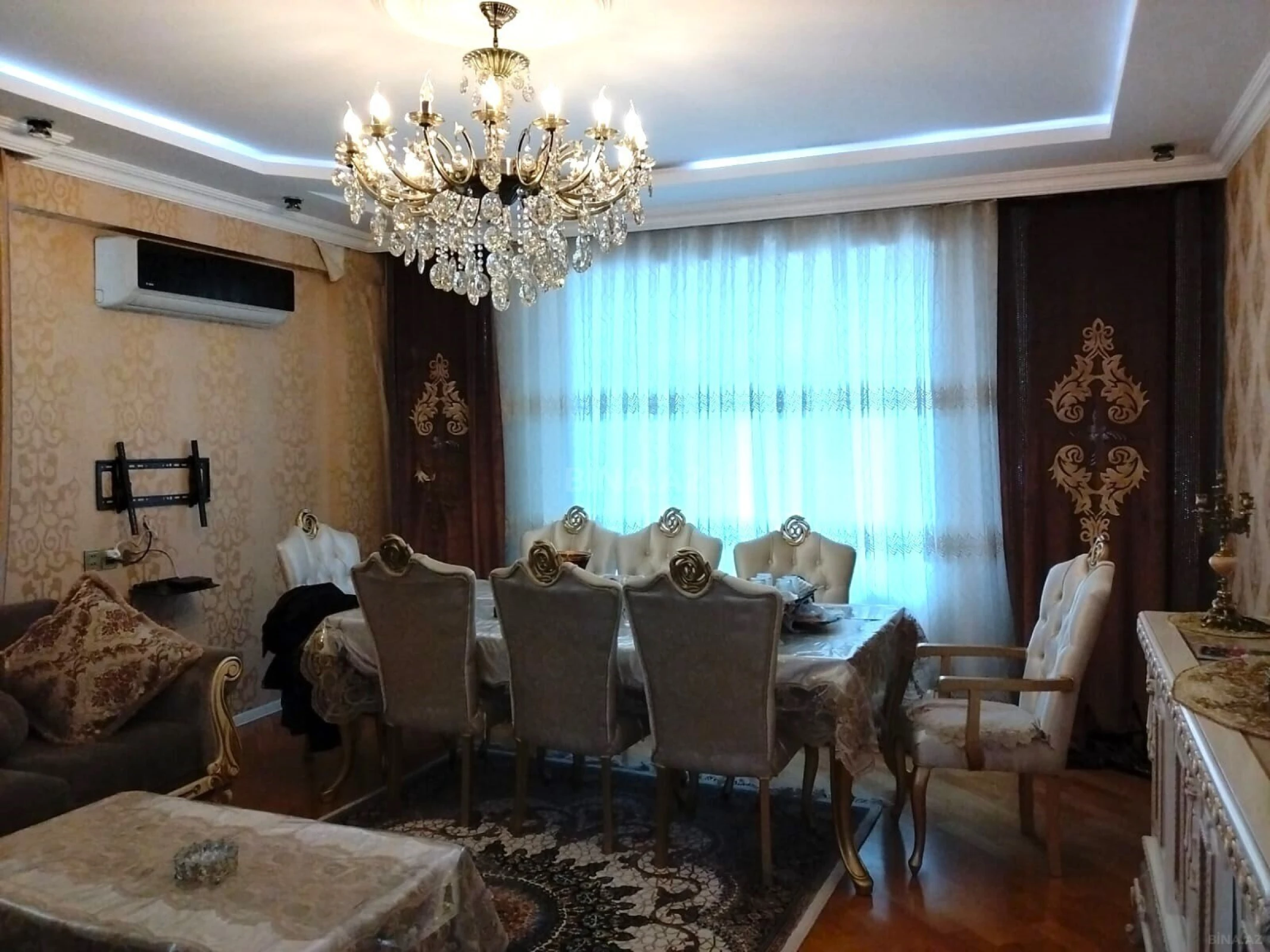 Satılır 4 otaqlı mənzil 150 m²