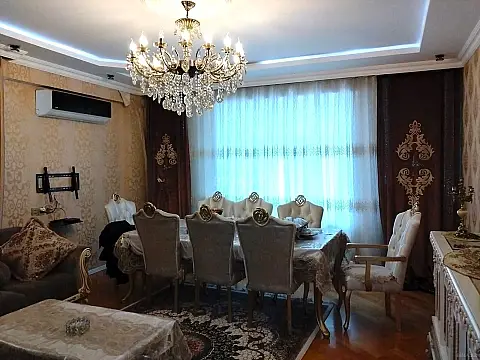 Satılır 4 otaqlı mənzil 150 m²