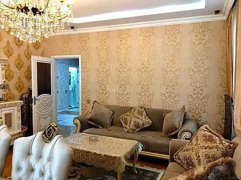 Satılır 4 otaqlı mənzil 150 m²