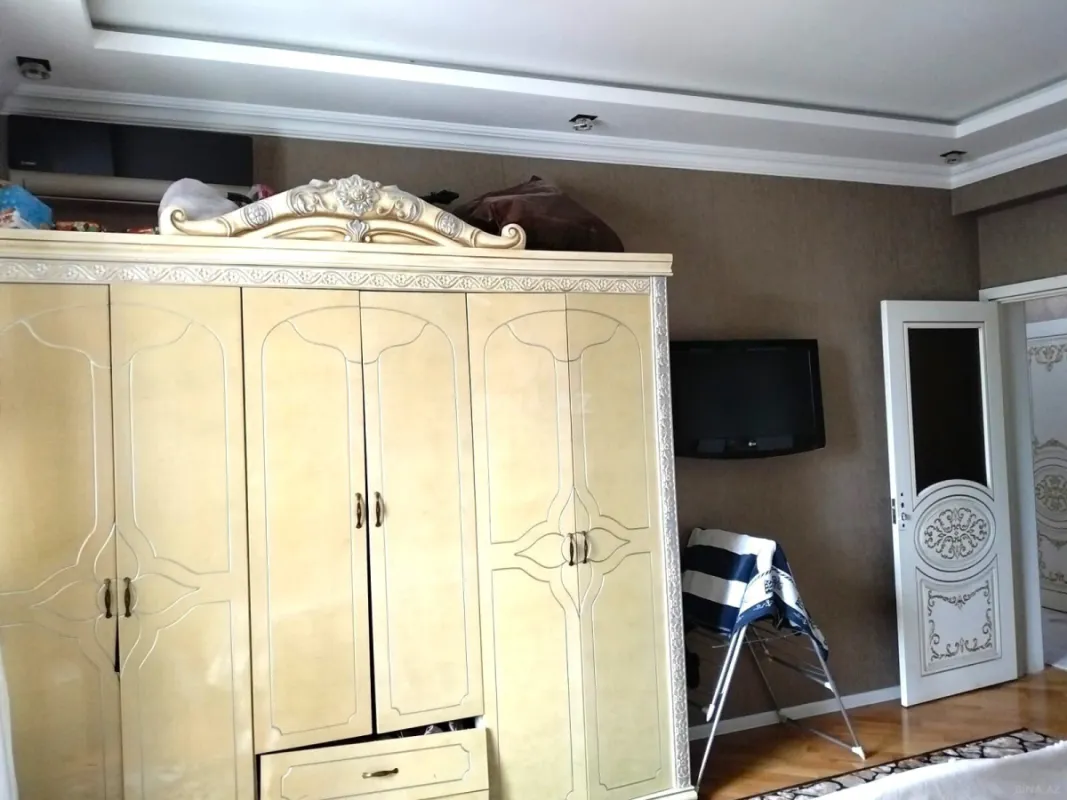 Satılır 4 otaqlı mənzil 150 m²