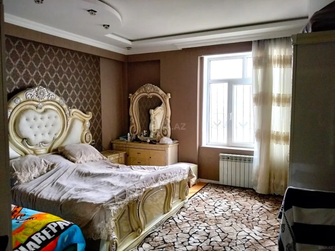 Satılır 4 otaqlı mənzil 150 m²
