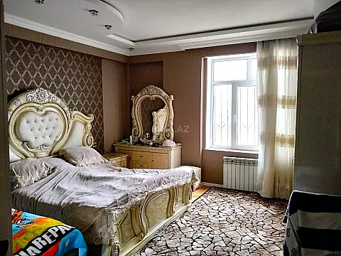 Satılır 4 otaqlı mənzil 150 m²