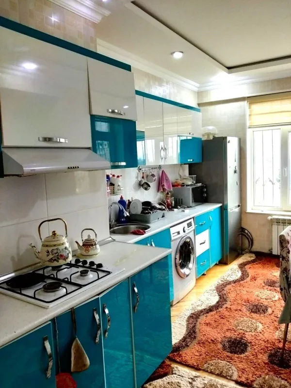 Satılır 4 otaqlı mənzil 150 m²