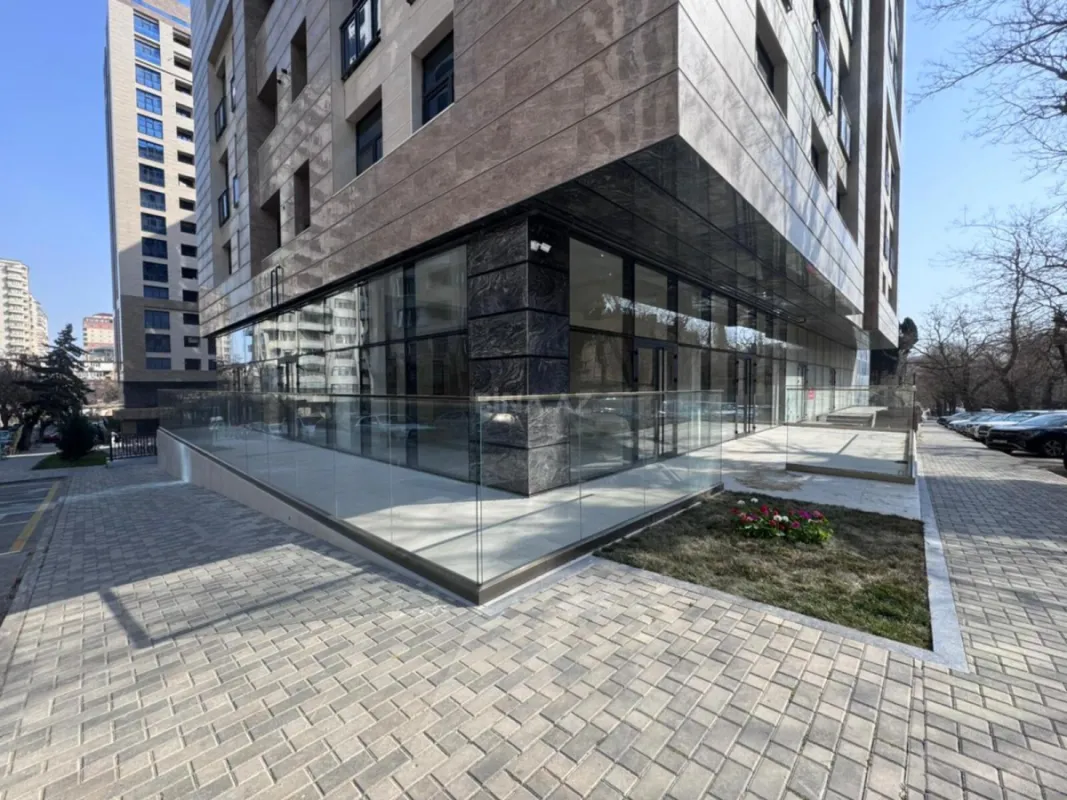 Satılır obyekt 255 m²