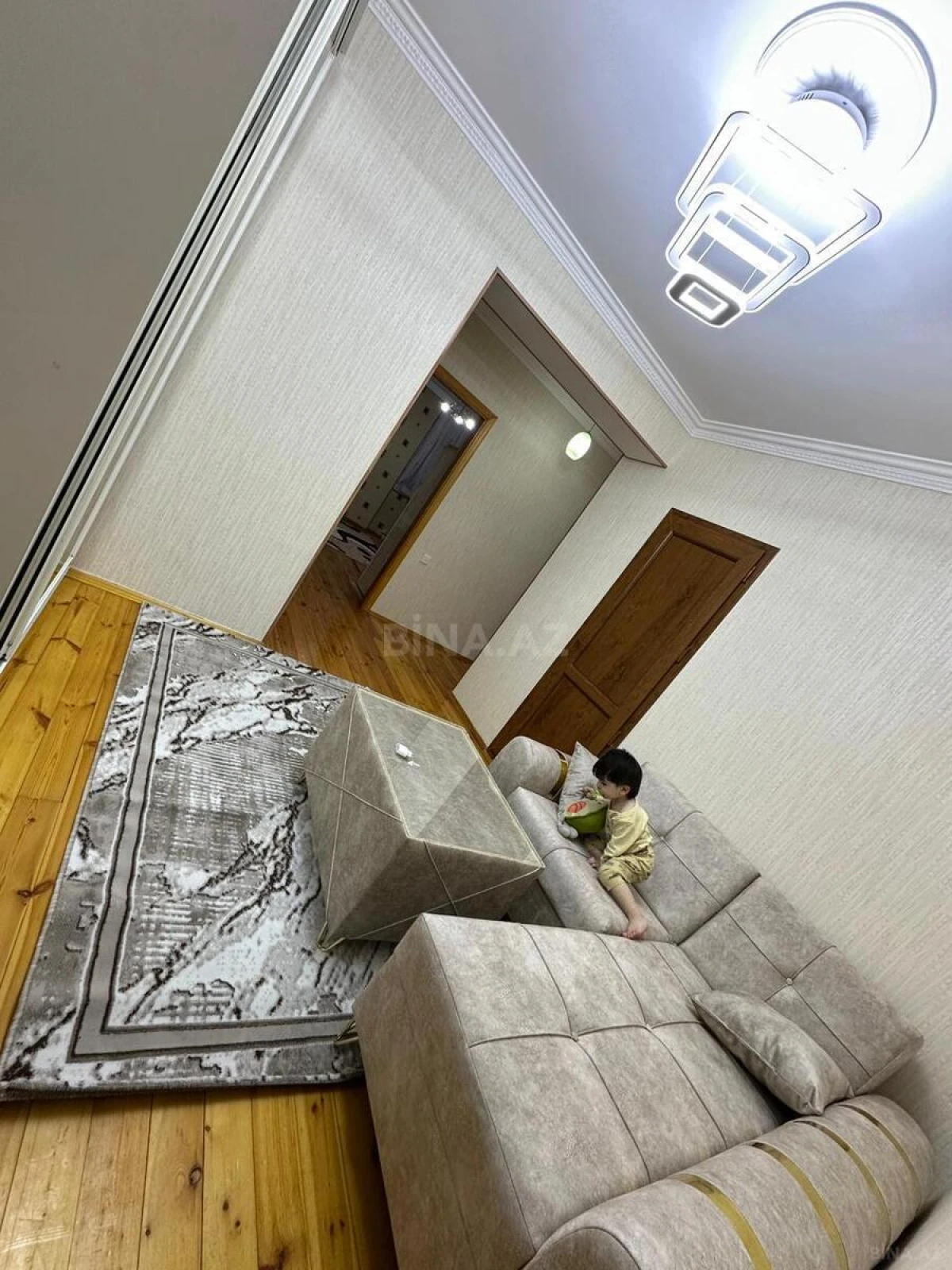 Kirayə verilir 2 otaqlı mənzil 62 m²